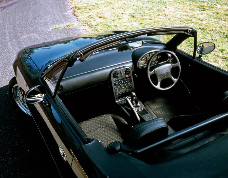 Интерьер Eunos Roadster S Special (NA6CE) 1992 года  (фото 1 из 4)
